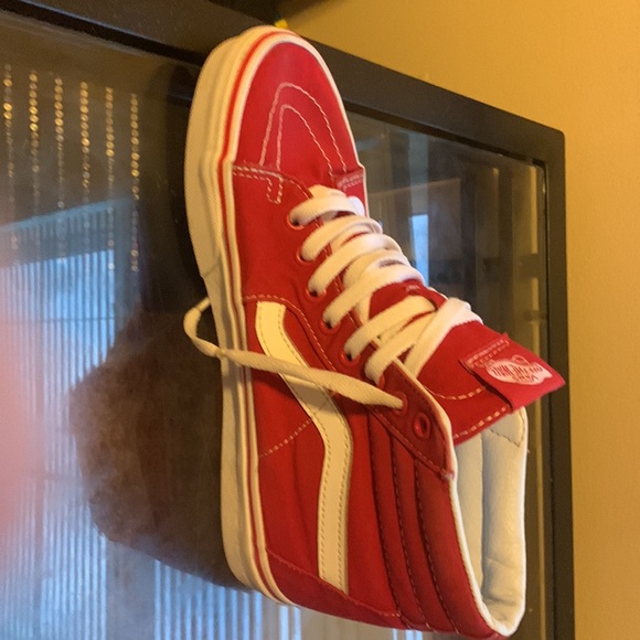 Red vans - Picture 2 of 3